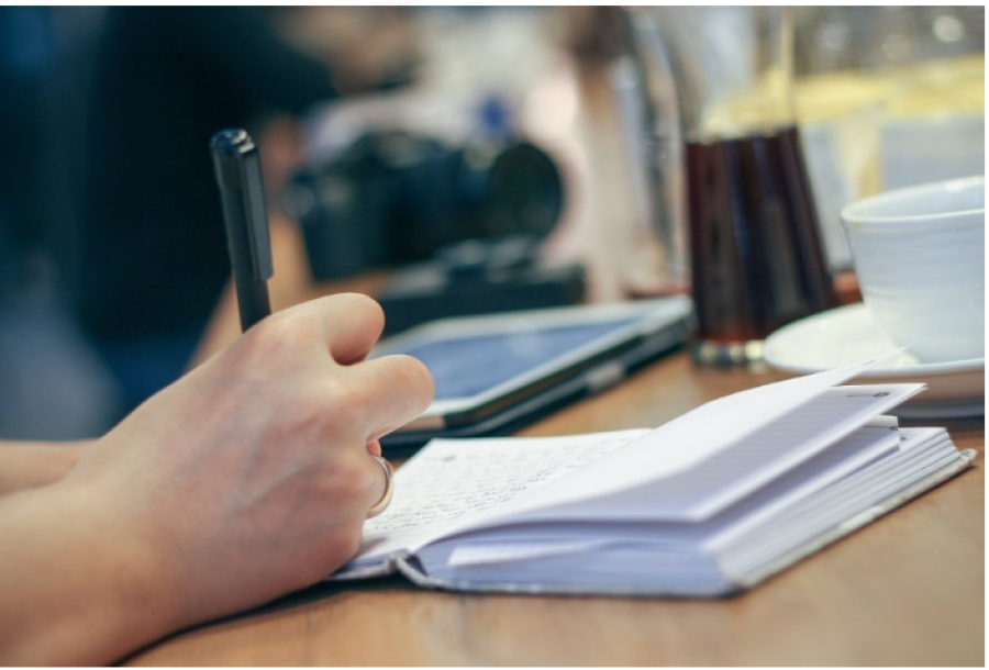 The Evolution of Academic Writing in the Digital Knowledge Economy